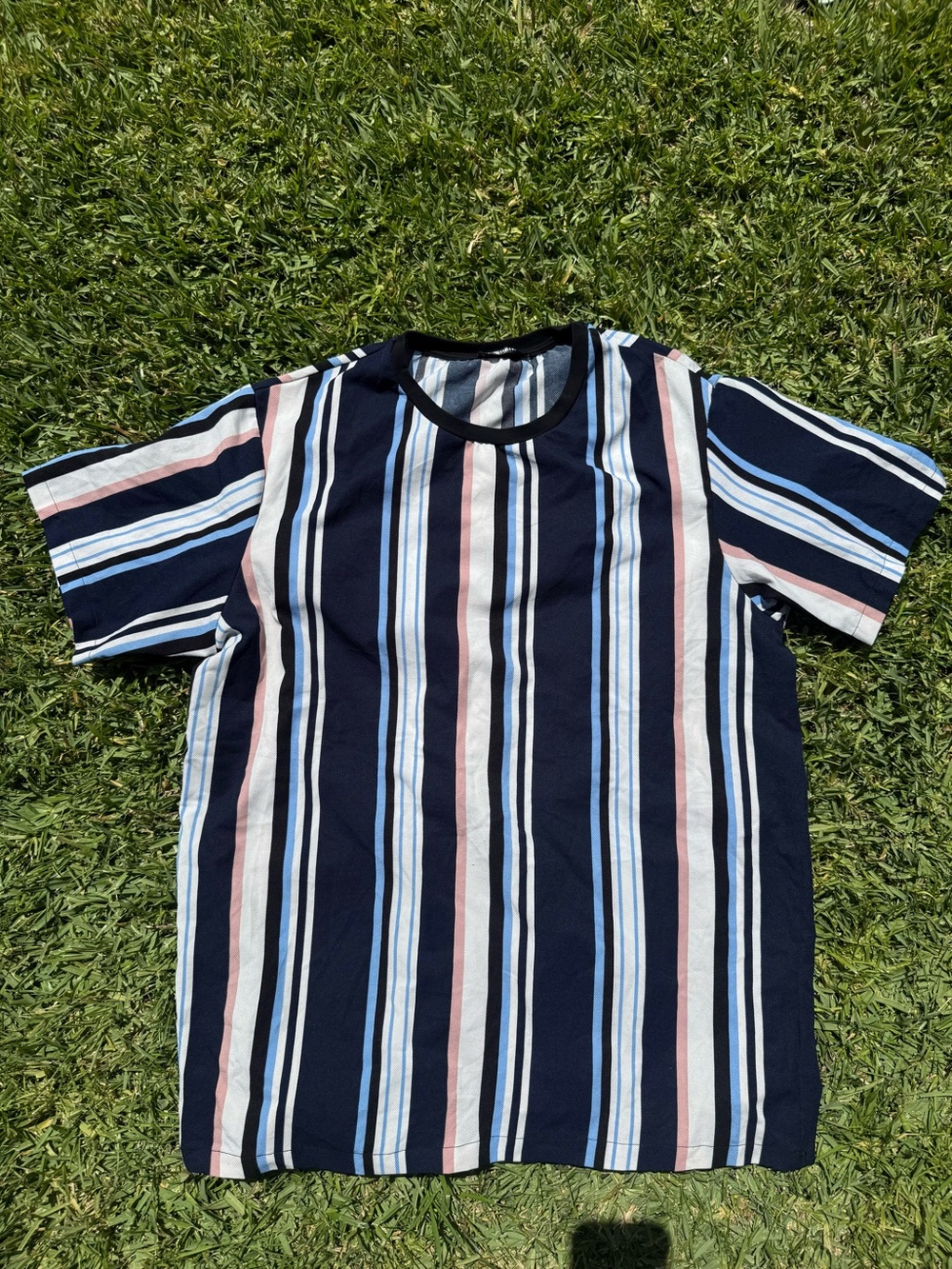 Shein Men’s Short Sleeve Crew Neck With A Strip Mix Of Navy Blue And Light Blue